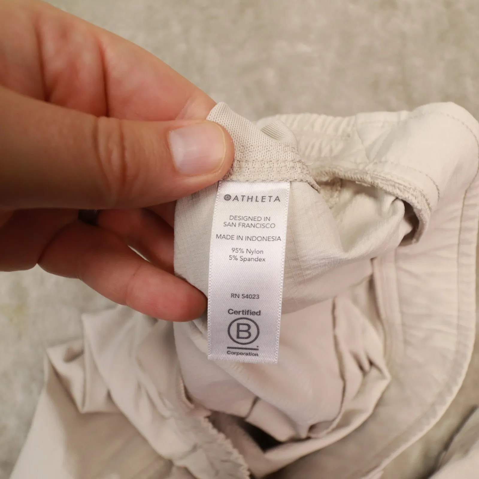 Athleta Trekkie Belted Pants Beige Womens size 4 Utility Hiking Outdoors - Image 9