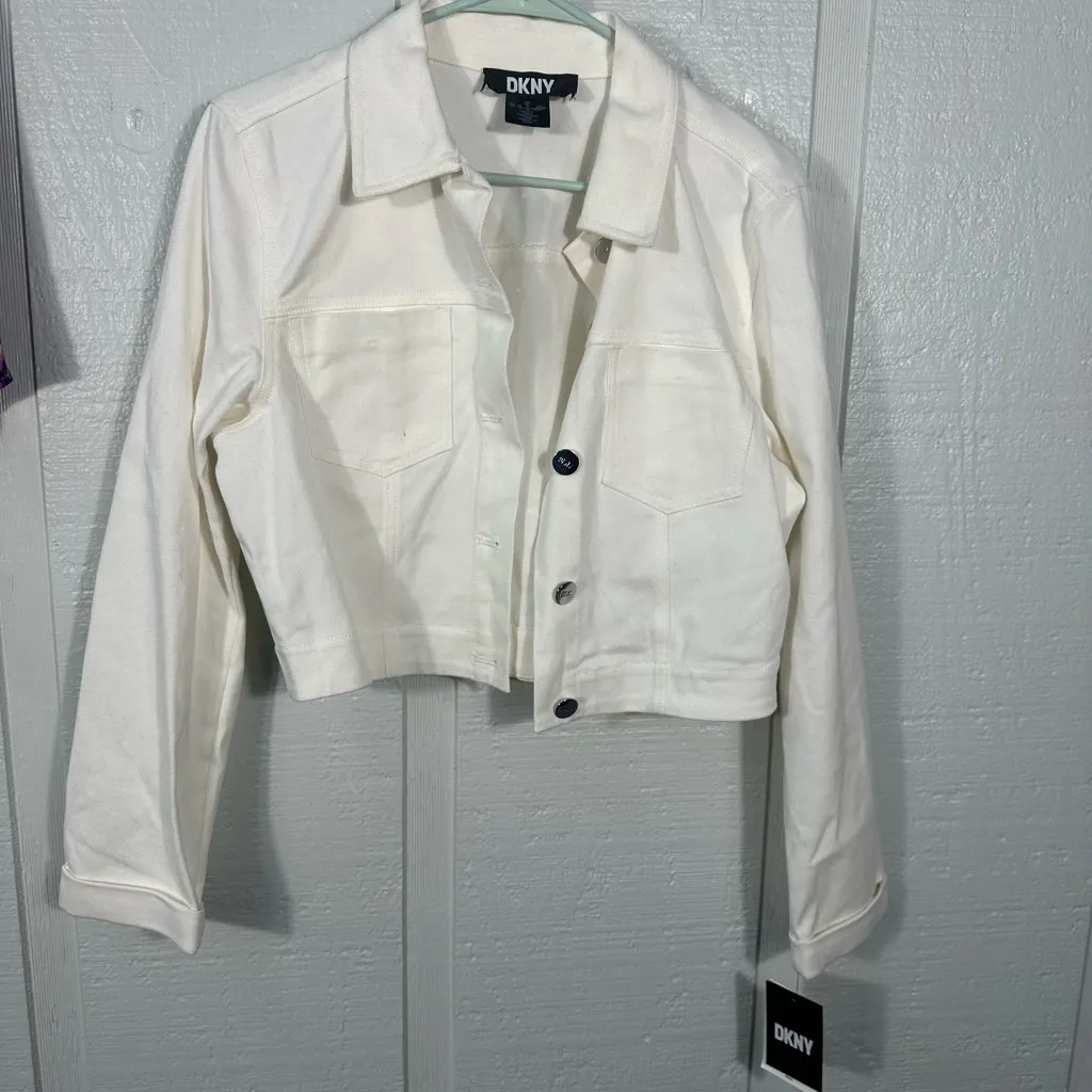 DKNY Women's Denim Cropped Button Up Jacket Size Small NWT - Image 2