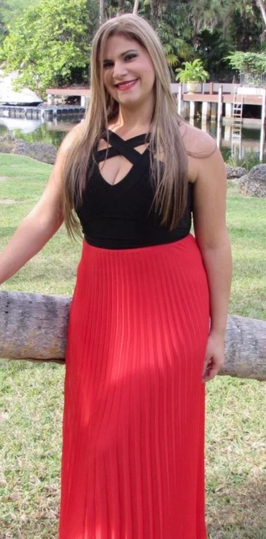 Red And Black Gown Juniors Size 9 - Image 2