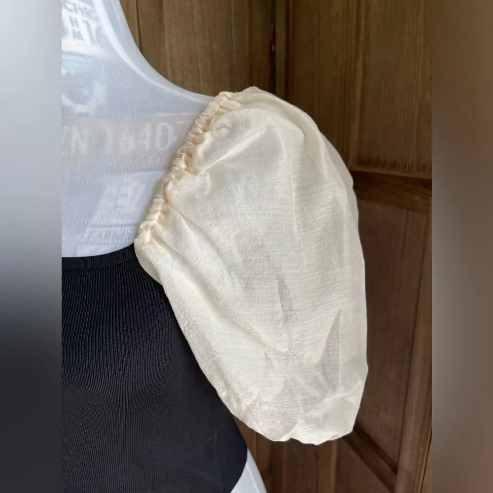 NWT Miou Muse Puffed Sleeve Crop top. Cream sleeve with black bodice. Size M - Image 4