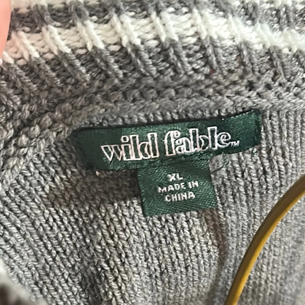 Wild Fable Gray and white Cable Knit V Neck Sweater Vest Size XL - Image 3