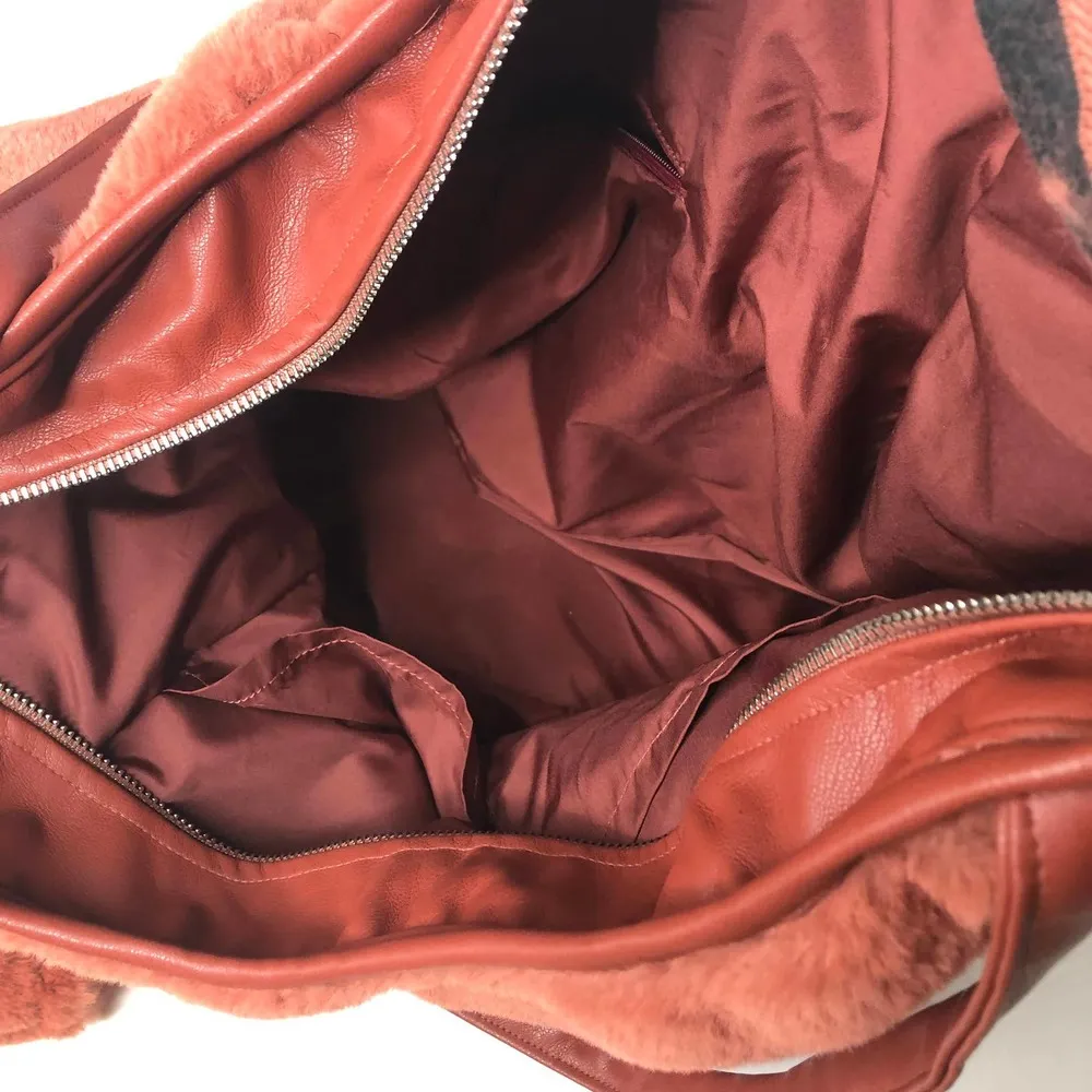 Red Fuzzy Shoulder Bag Purse - Image 5