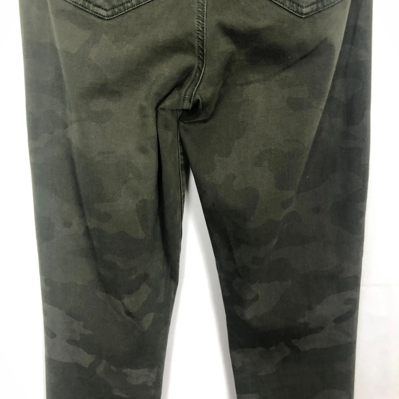 American Eagle Curvy Super High Rise Next Level Stretch Camo Distressed Jeans - Image 9