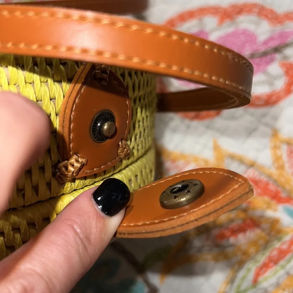 Hand woven round bamboo shoulder bag yellow snap shut crossbody summertime Gold - Image 9