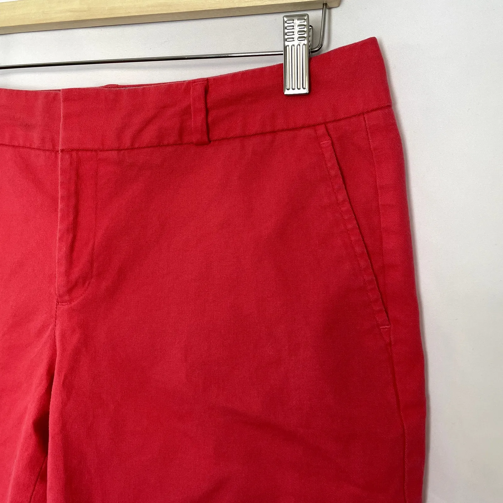Banana Republic hampton fit women's size 6 bright red 10 inch inseam cotton - Image 2