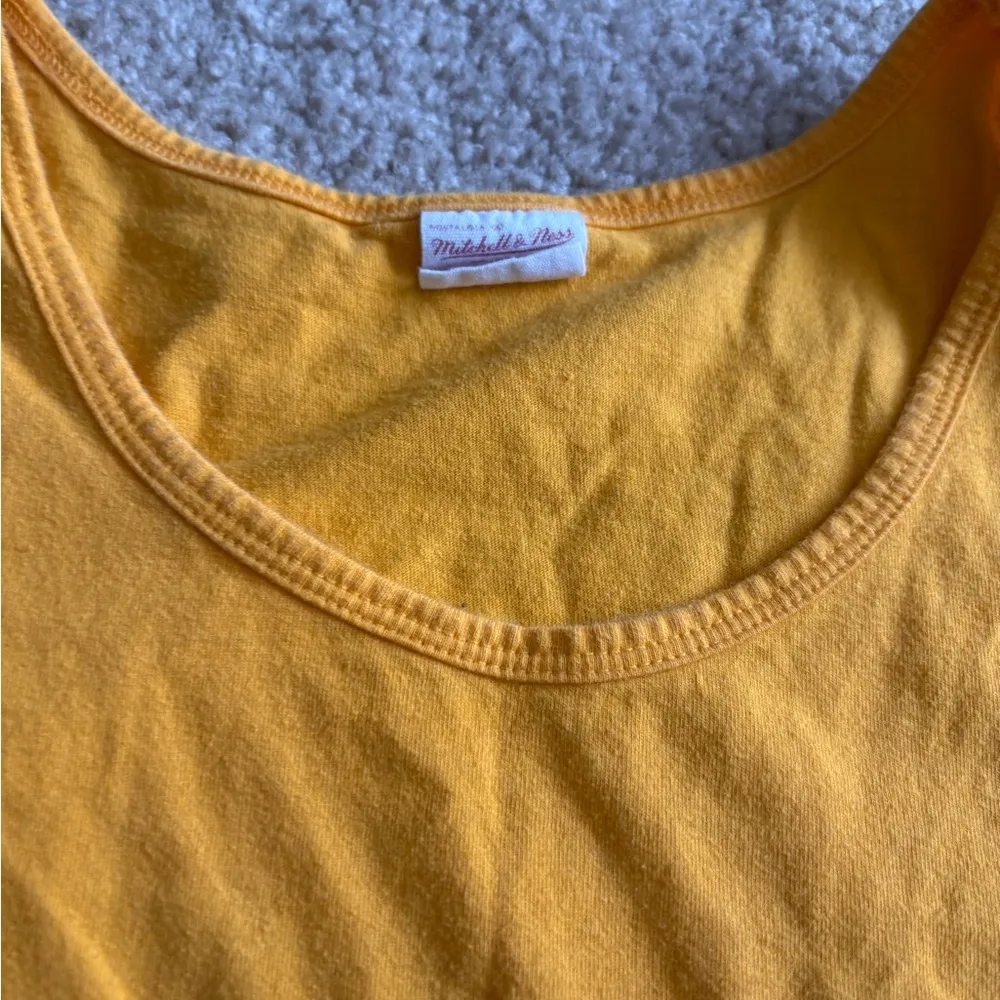 Michigan Y2K 2000 Mitchell & Ness Michigan Wolverines Tank Top Gold mascot small Yellow - Image 7