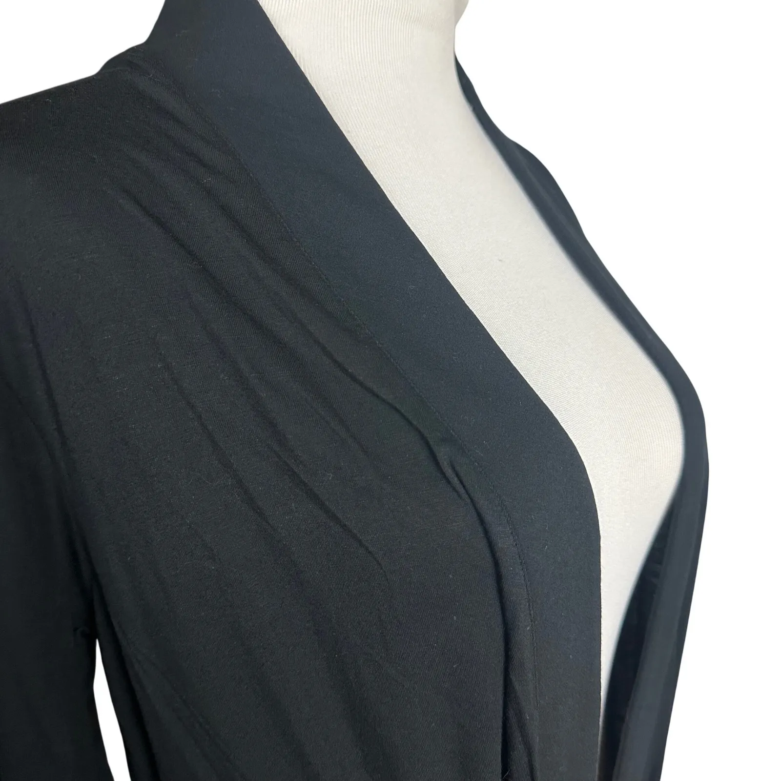 NWOT Quince Women's Black Bamboo Jersey Robe Kimono Style Midi Length Size M - Image 4