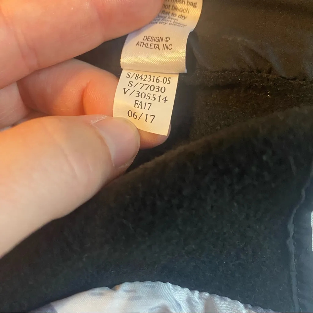 Athleta Wind Sprint Black Quilted Primaloft Hooded Vest Size XS - Image 5