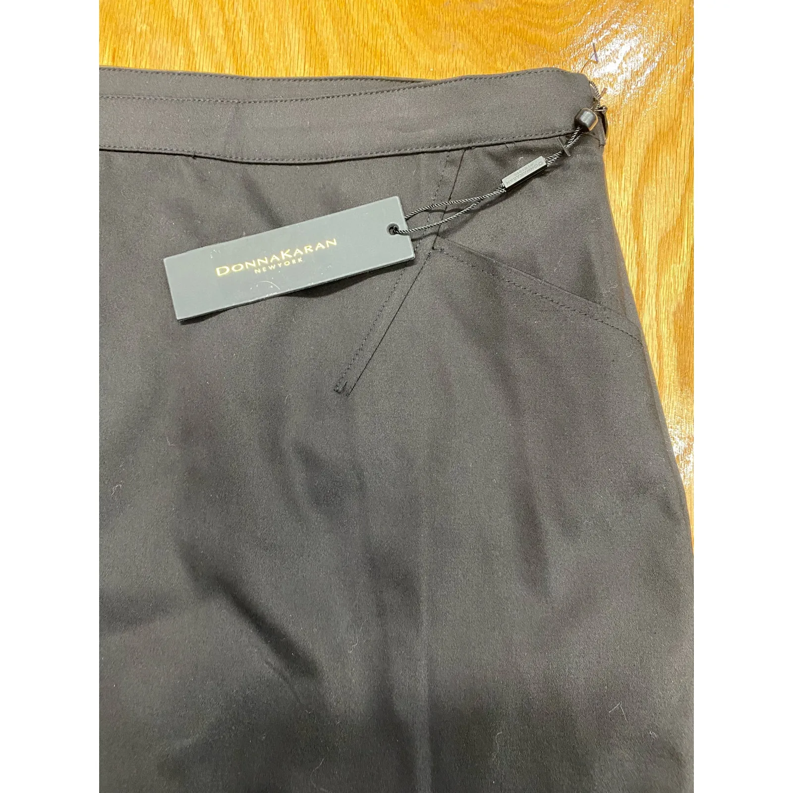 Donna Karen black mini skirt pockets NWT size 6 (b38.4) - Image 2