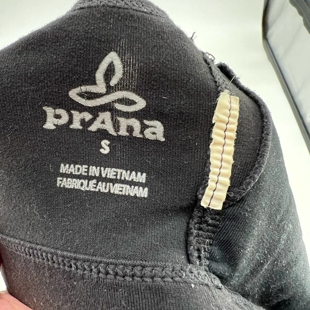 Prana black twisted knot strappy back sports bra pullover support size small - Image 3