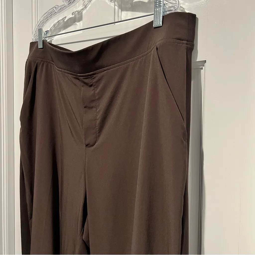 Athleta Brooklyn Mid Rise Ankle Pant Size 20 Truffle Chocolate Brown - Image 3