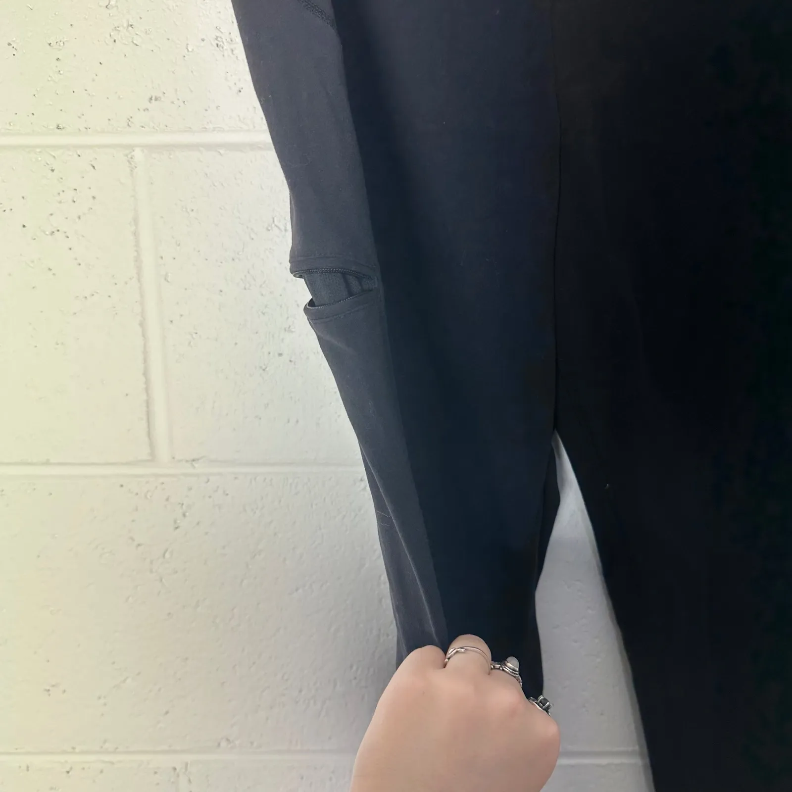 Duluth Trading Co Womens Black Stretch Leggings Pants Size L X 31 Cargo Pockets Size L - Image 2