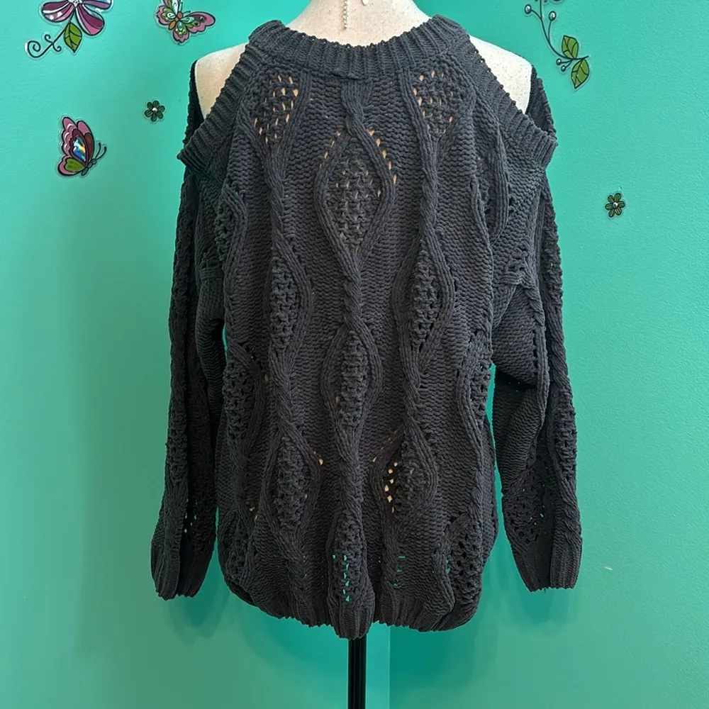 Paper Crane  cold shoulder crochet style sweater - Image 7