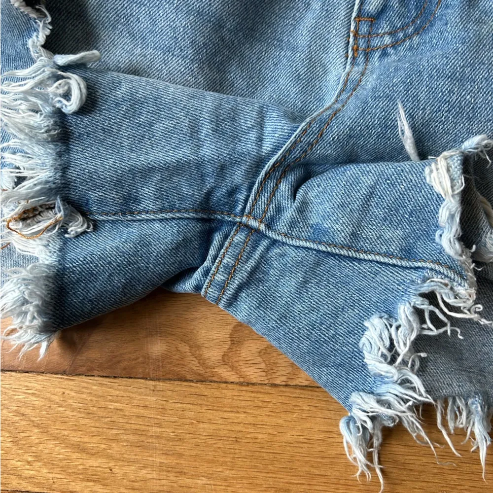 Superdown Blue Denim Distressed High Waisted Shorts Size 26 - Image 10