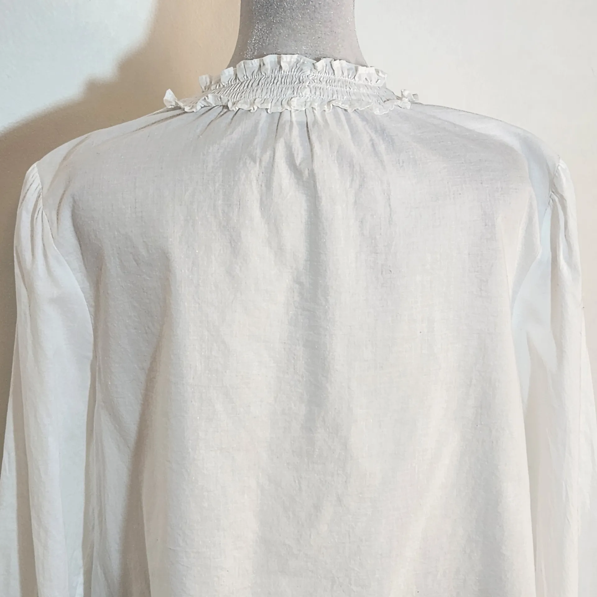 GAP White Cotton Blouse with Smocked Neckline Size Large - Image 5