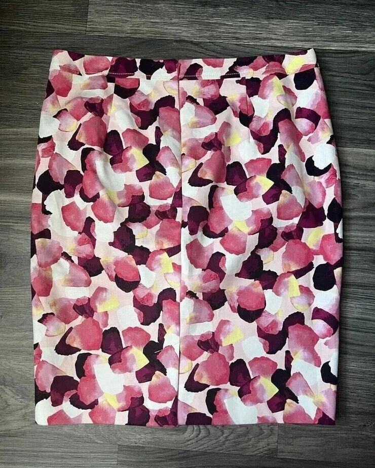 Willow & Thread Essentials Pencil Skirt Pink & White Flower Petal Print Size 6 Pink - Image 3
