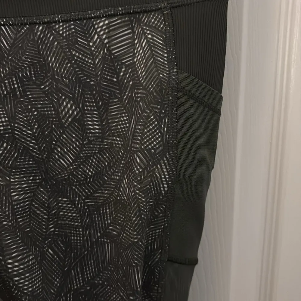 Lululemon High Times Pant SE Luxtreme Mesh size 8 Jazzy White Gator Green - Image 9