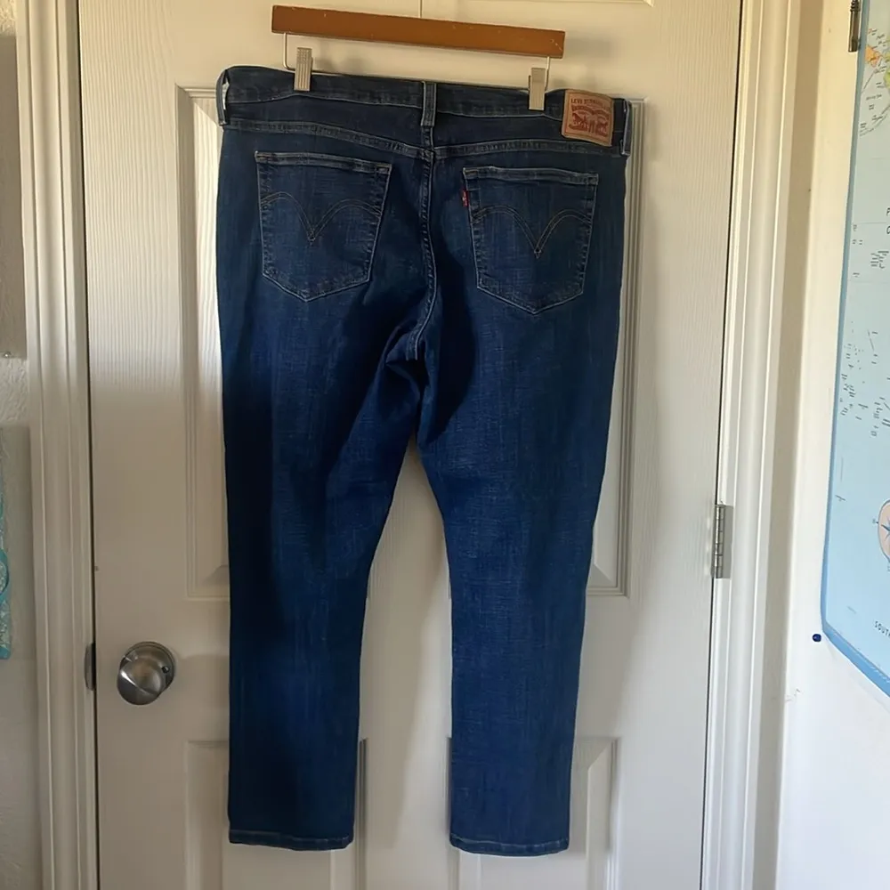 LEVI’S Boyfriend Jeans Size 33 With Distressing - Image 3