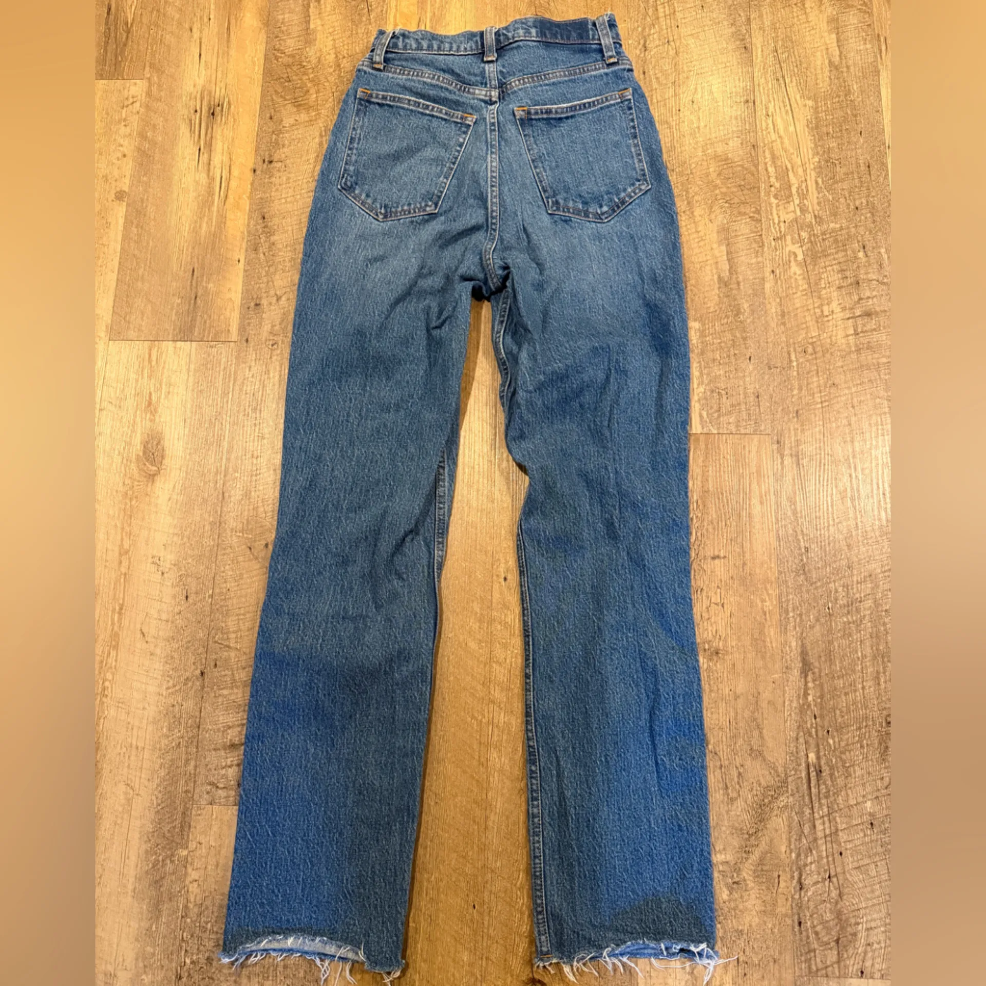 Abercrombie & Fitch Women's size 2 Ultra High Rise 90s Straight Jean Medium - Image 6