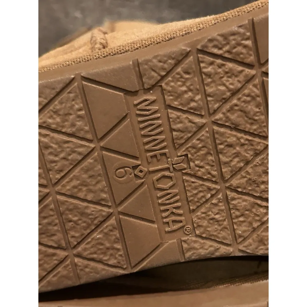 Minnetonka Boots Womens 6 M Olympia Short Winter Snow Boot Brown Suede Flats EUC - Image 8