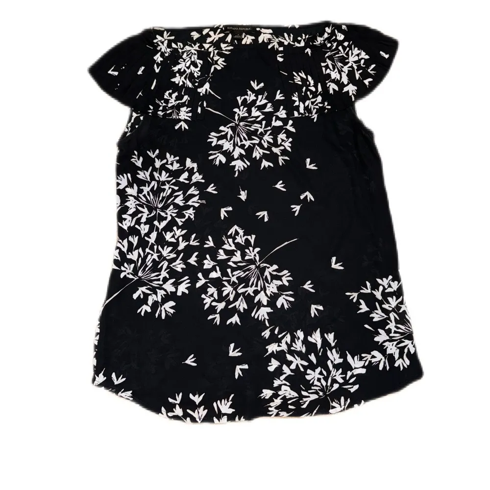 Banana republic size small black and white dressy blouse top pleated sleeves - Image 5