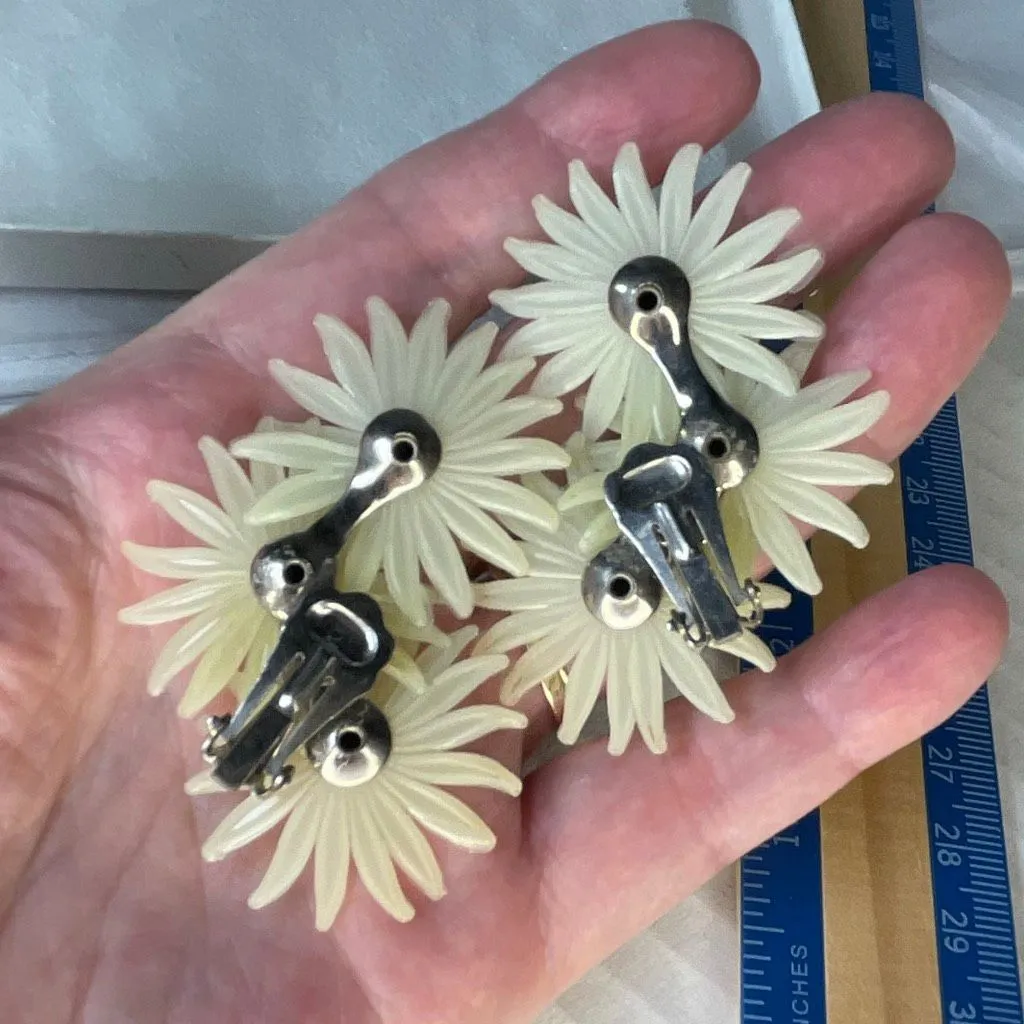 VTG Three flower climber Mod earrings clip style Silver - Image 6