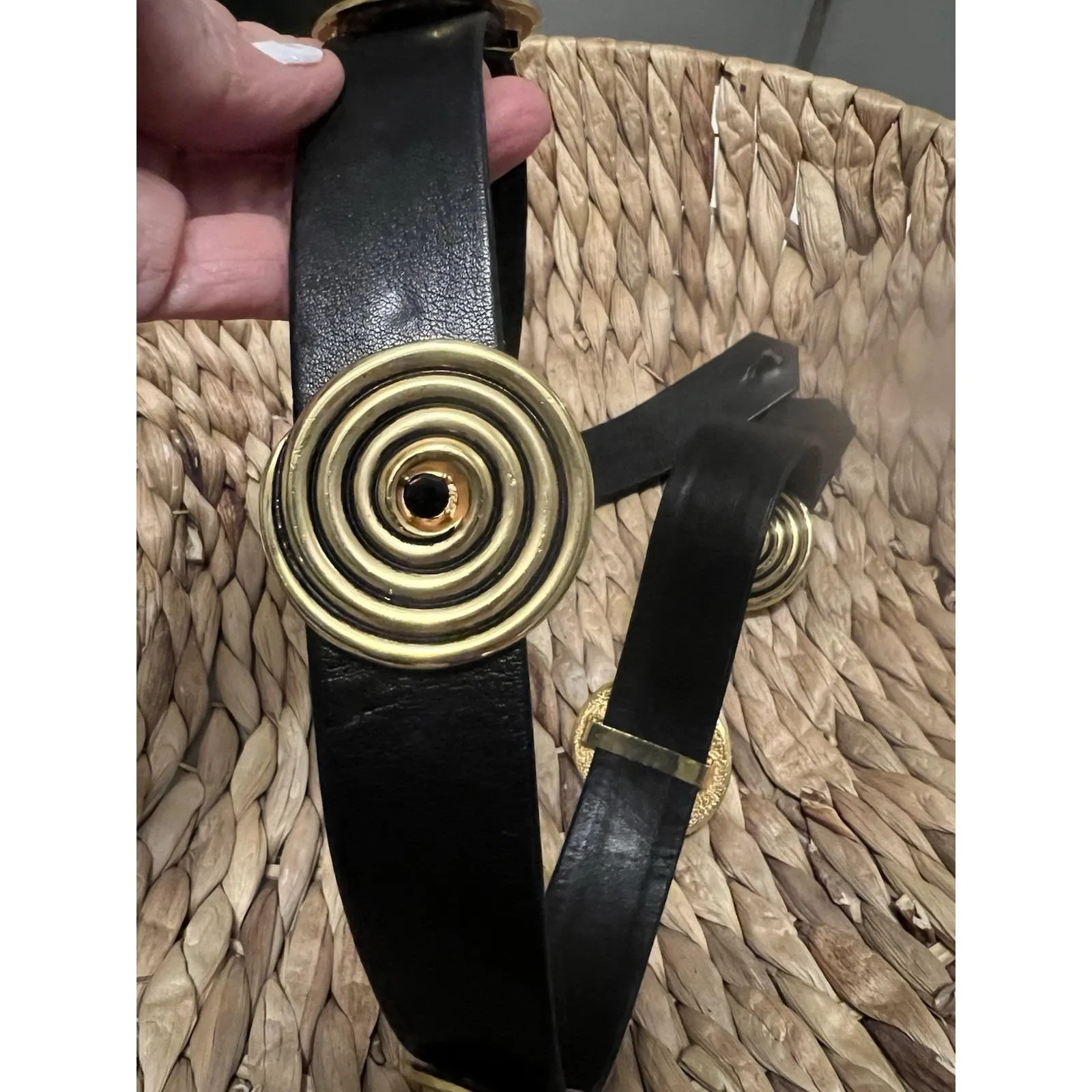 vintage accessocraft nyc Gold Medallion Belt 70's Vintage Glove Leather 32 1/4" - Image 4