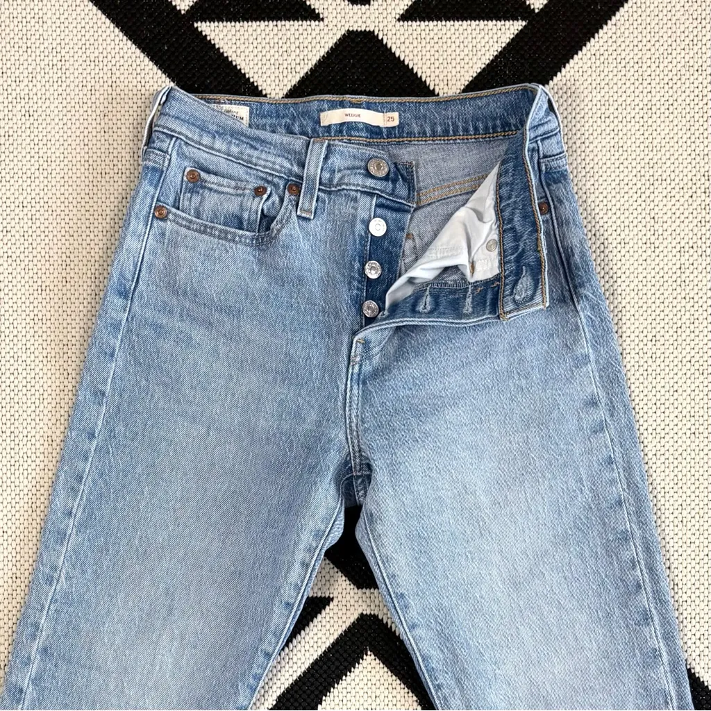 Levi’s Wedgie Icon Fit Jeans in Tango Light Size 25 - Image 12