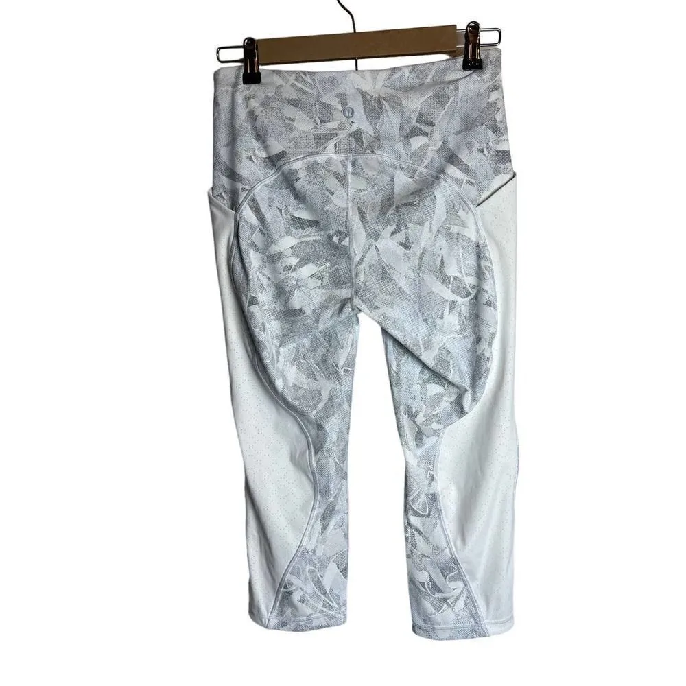 Lululemon Breezy Dot Crop *19" Jasmine White Multi / White Sz. 8 - Image 3