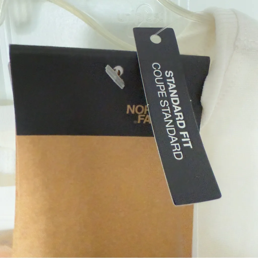 The Northface Medium Gardenia White Baselayer Top Standard Fit NWT Athletic - Image 6