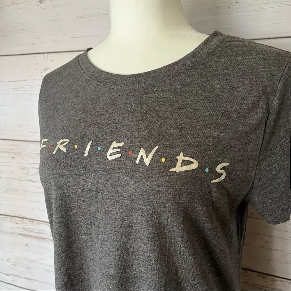 FRIENDS tee Size M - Image 4