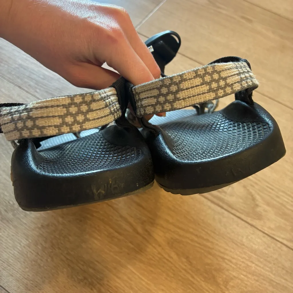 Chaco Women’s ZX/2 Strappy Gray Outdoor Hiking Sandal Size 6 - Image 4