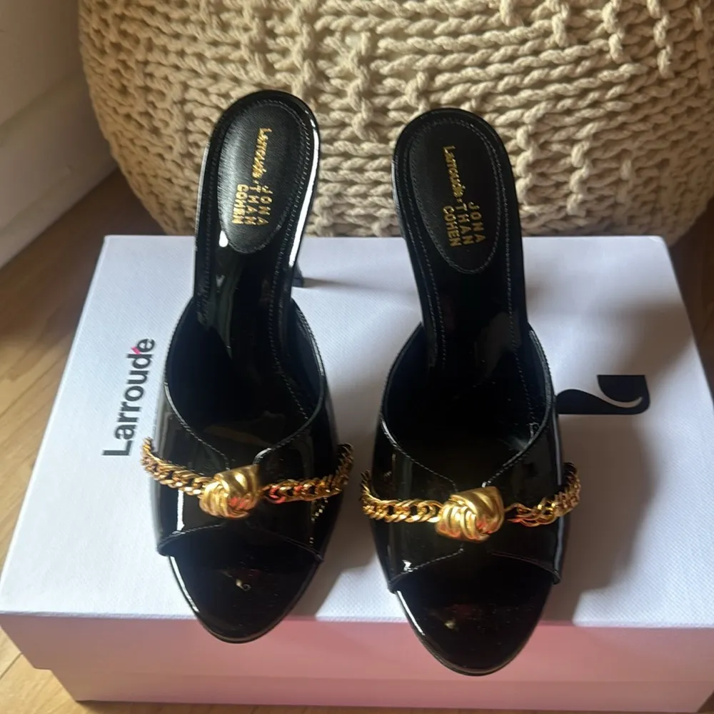 Larroudé x Jonathan Cohen Mule In Black Patent Leather Size 9 - Image 2