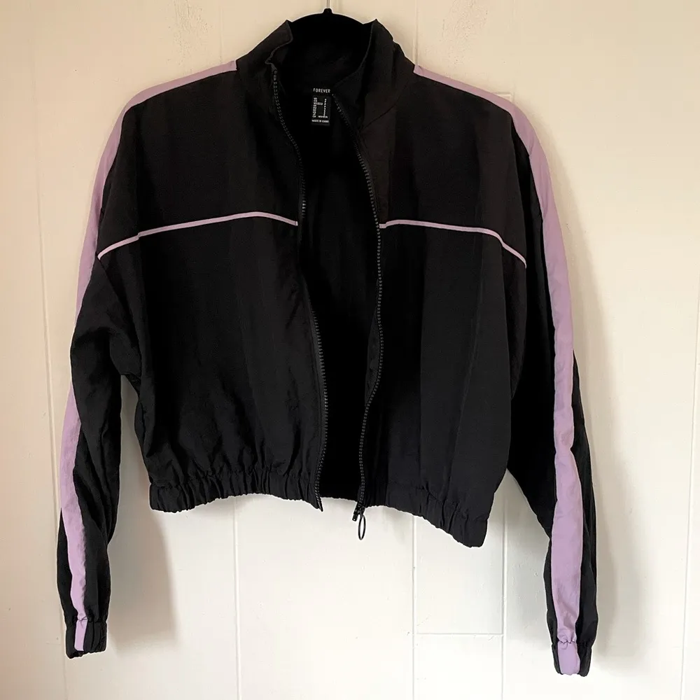 Forever 21 full zip cropped windbreaker jacket black pink 90’s women’s size S - Image 12