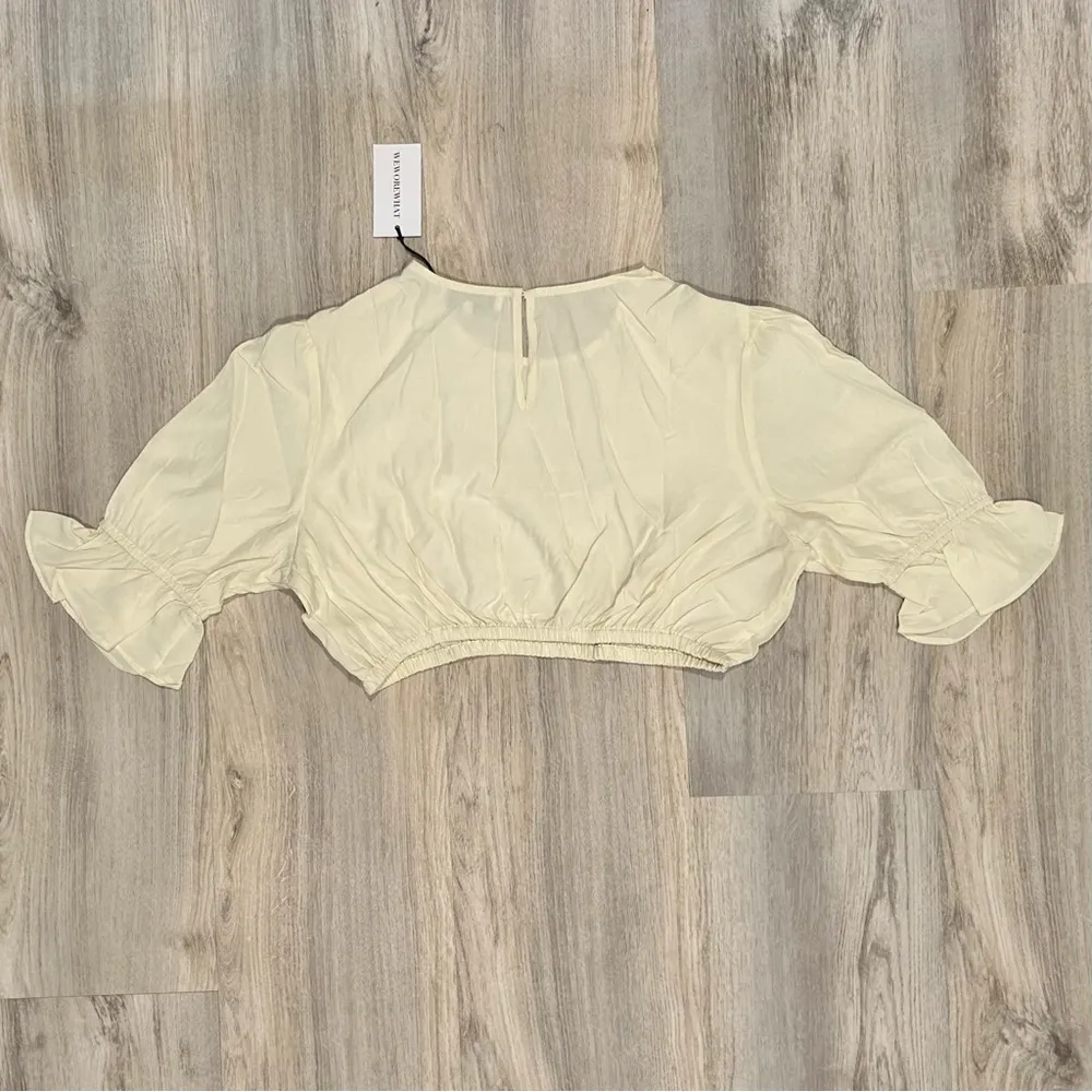 NWT WeWoreWhat Ruffle Short Sleeve Ivory Crop Top Blouse Keyhole Back Size L - Image 8