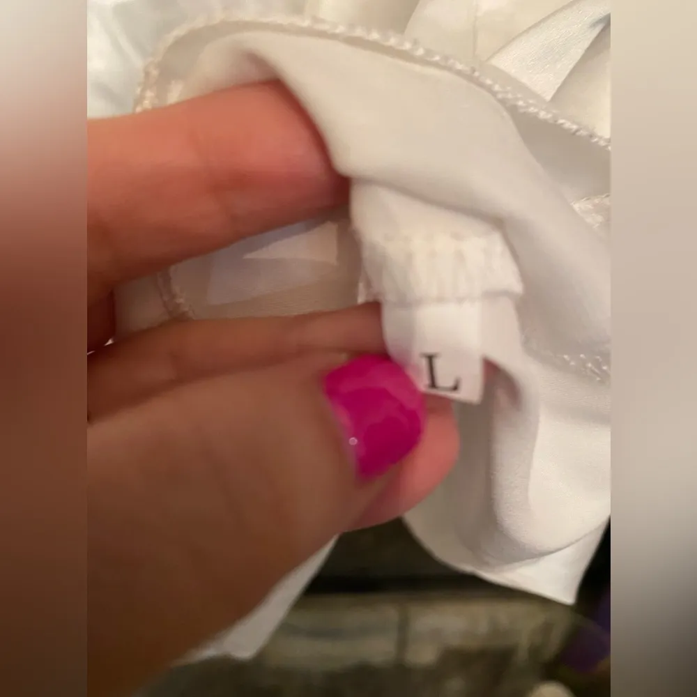 White camisole. Satin feel.‎ Lace front Size L - Image 3