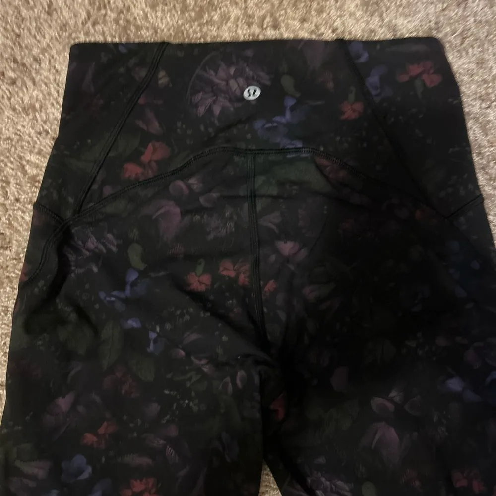 Lululemon Floral Print Wunder Under Crop Leggings - Image 9