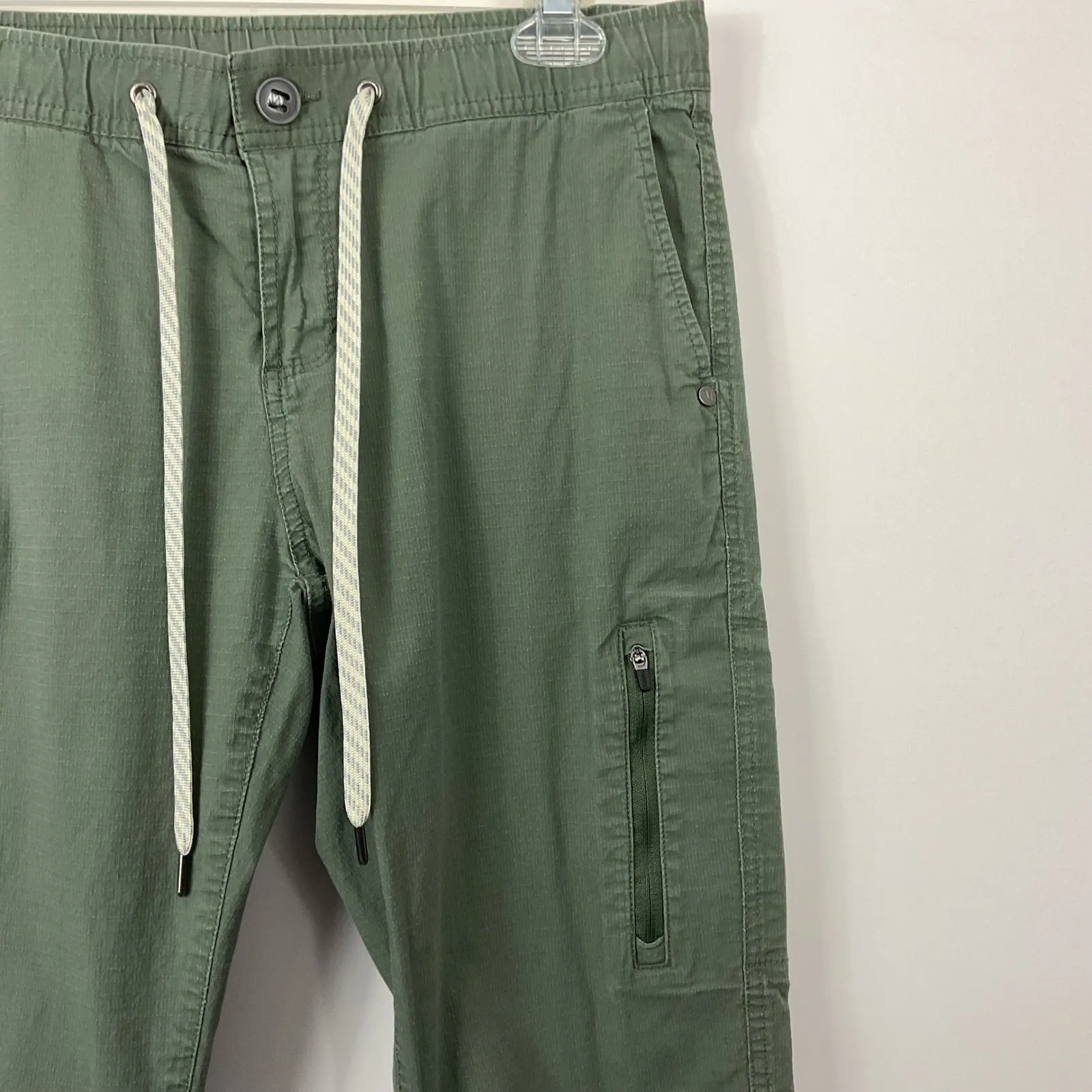Vuori Ripstop Womens Cargo Jogger Pants Green Drawstring - Image 2