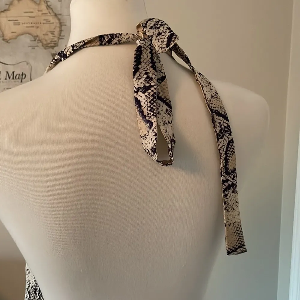 Stunning Nasty Gal Silk Snakeskin Pattern Tied Halter Top - Image 5