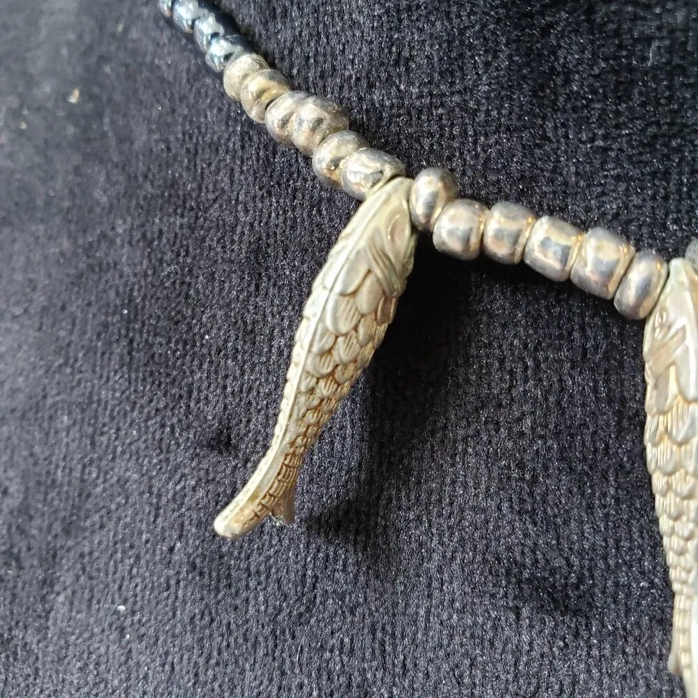 Women's Fashion Black Silver Bead Movable Fish Collar Necklace with Barrel Clasp - Image 5