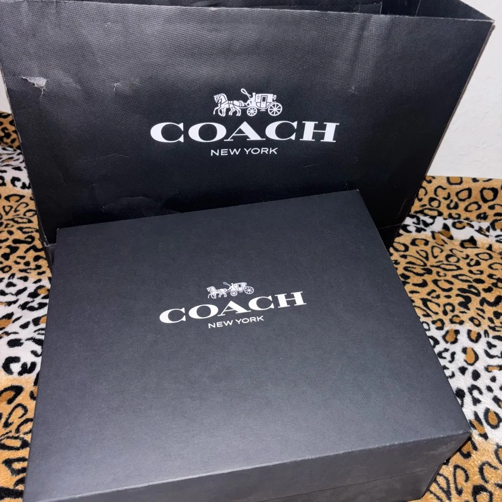 Coach Tan and Brown Shoulder Bag with Gold Chain - Image 13