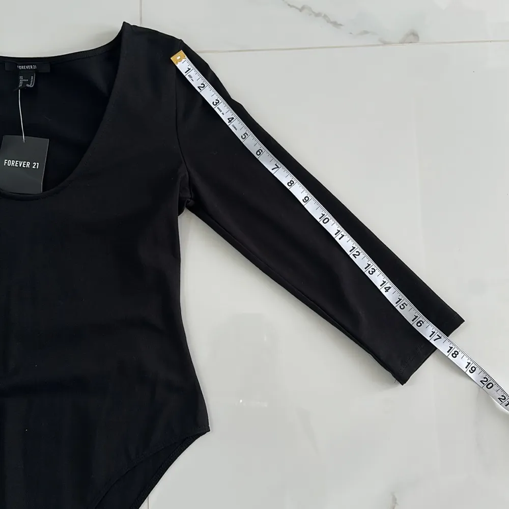 NWT Forever 21 Knit 3/4 Sleeve Bodysuit Black Scoop-Neck Sz M - Image 9