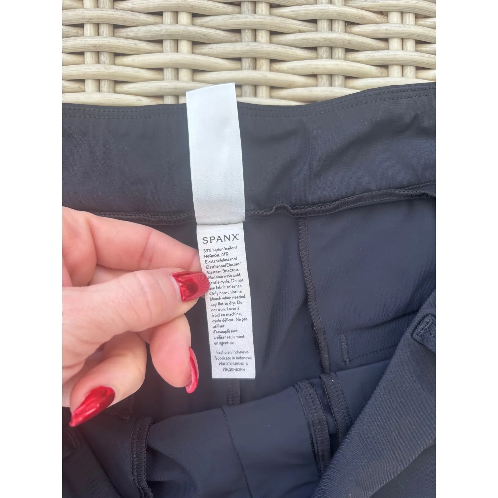 SPANX Sunshine Shorts Medium workwear minimalist layered athleisure staple - Image 5