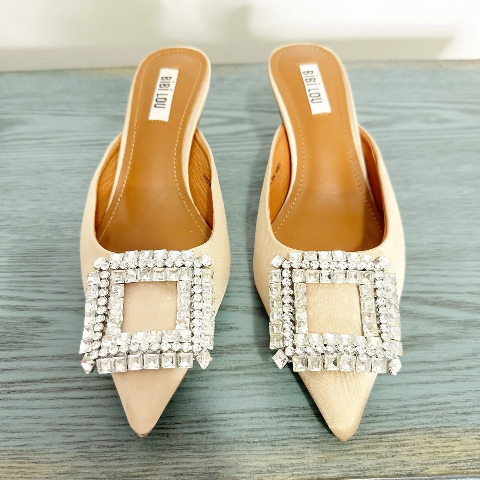 Bibi Lou Anthropologie Cream Satin Jewled Heeled Mules 37 Size 7 - Image 3