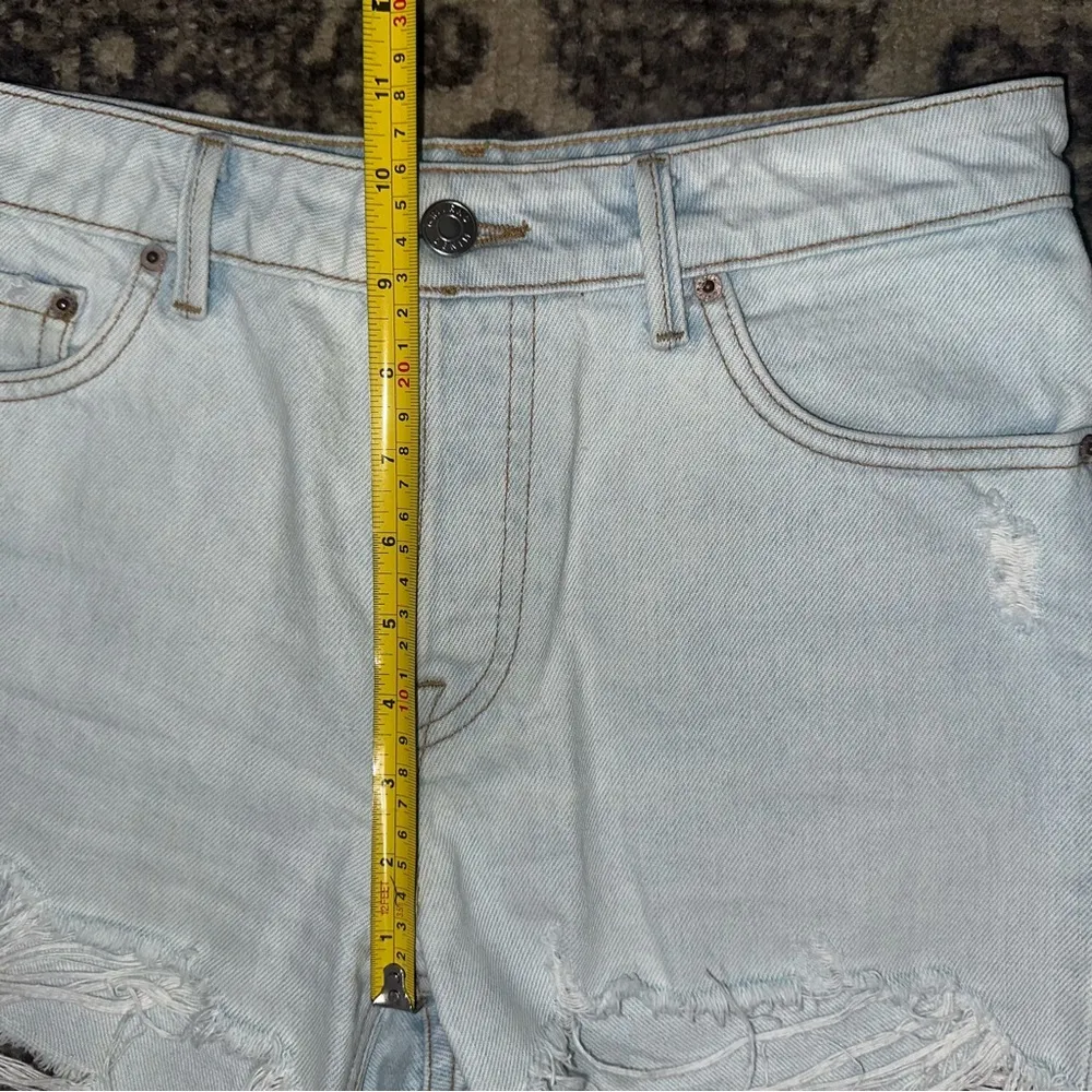 GRLFRND Sz 24 Palm Springs Light Blue Wash Helena High Rise Cut Off Jean Shorts - Image 11