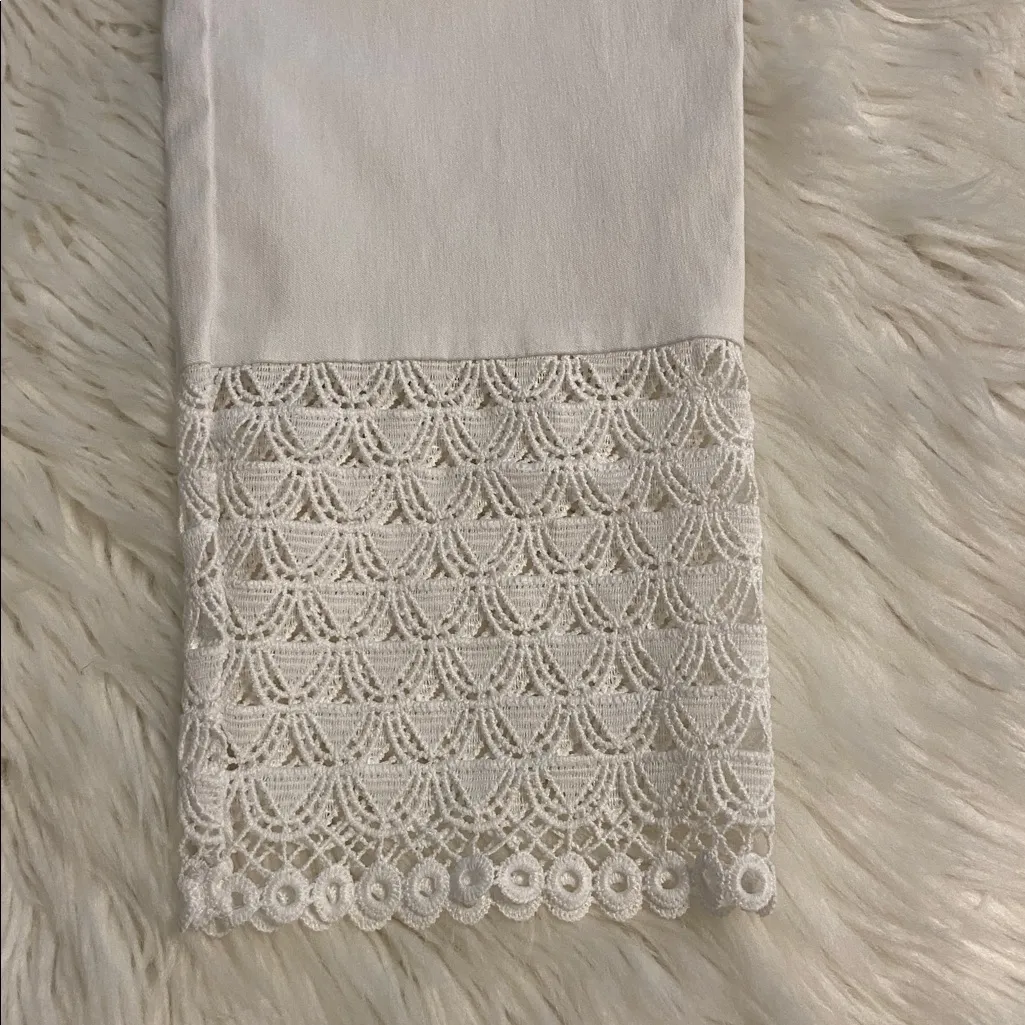 Attyre White Ankle Pants with Lace Detail size 6 inseam 27” waist 30” elastic - Image 7