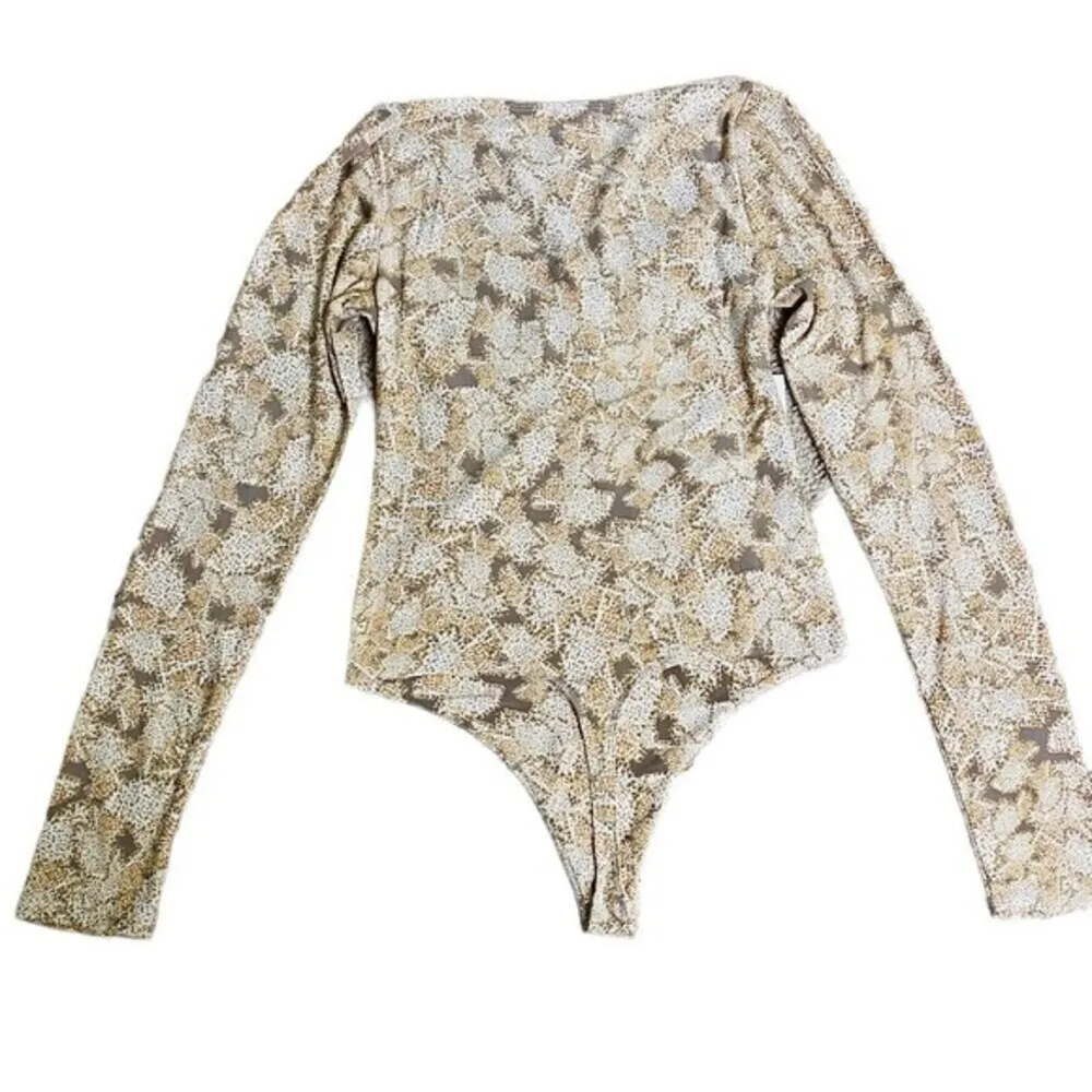 Open‎ Edit  Tan Camo Snake Print Keyhole BodySuit Size Small - Image 9