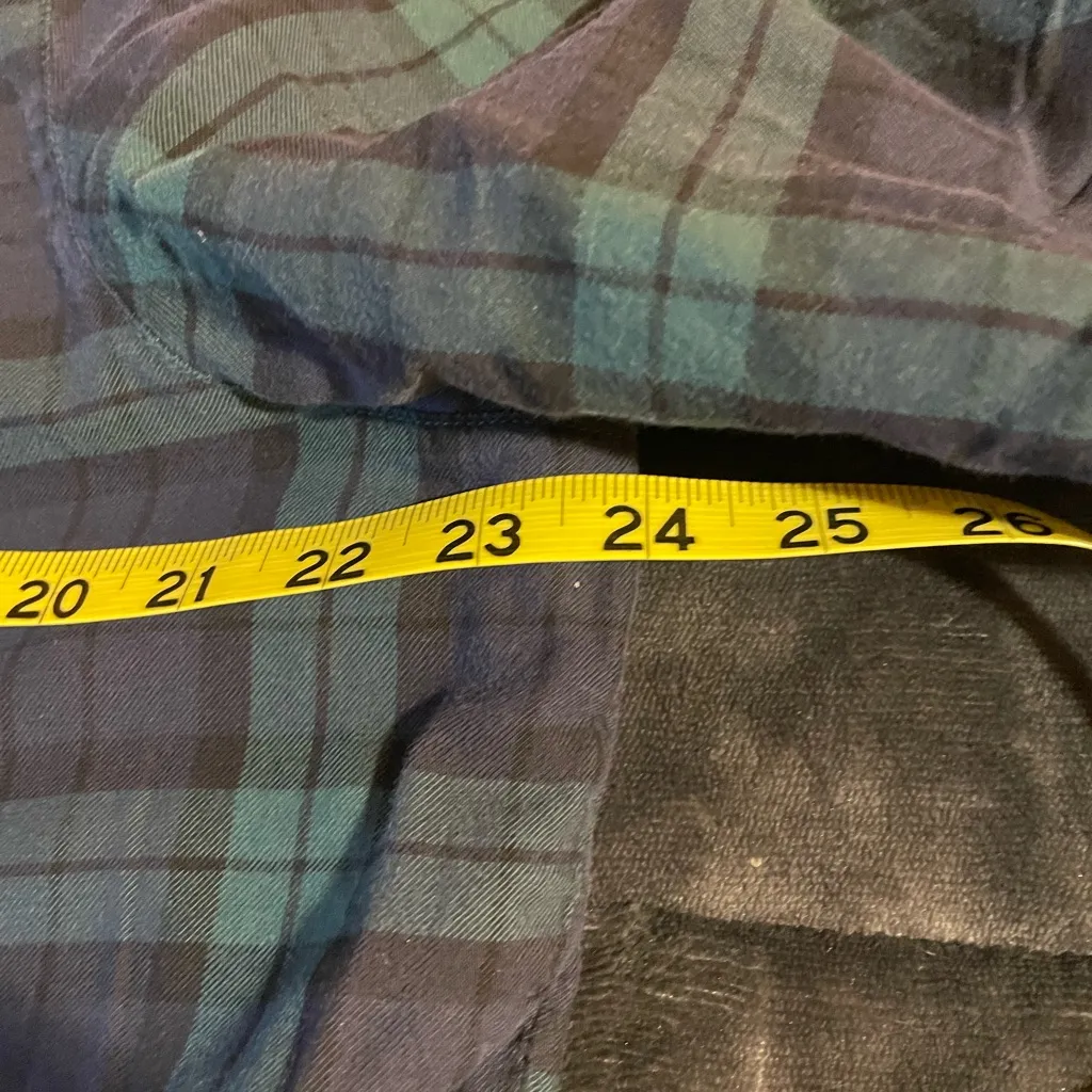 LL Bean women’s Sherpa lined Green and navy Plaid Button - Image 6