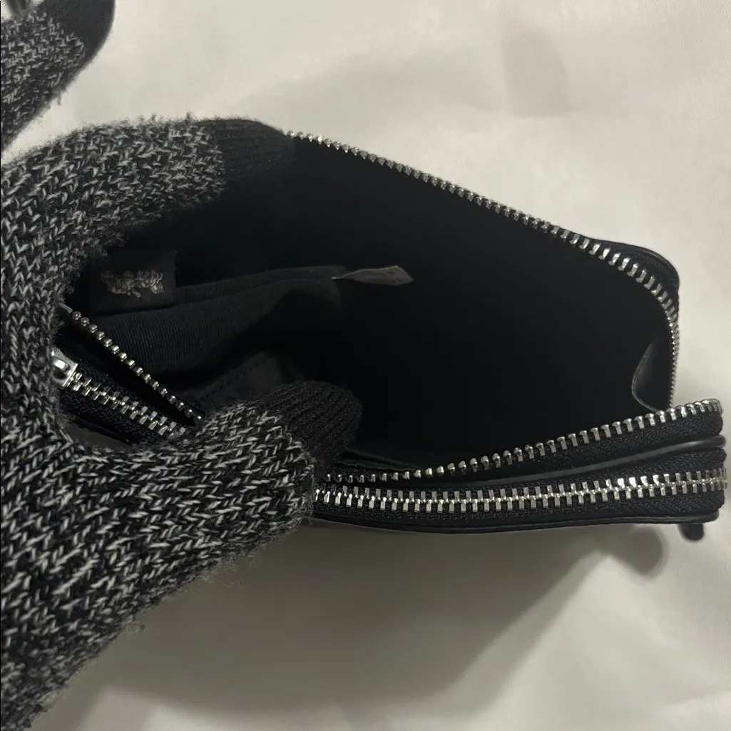 Coach Double Corner Zip Signature Wristlet Black EUC - Image 4