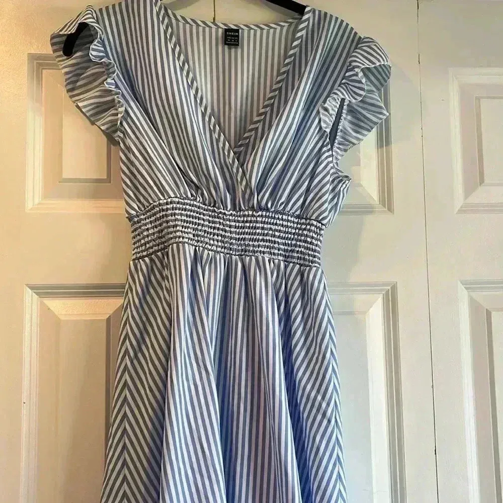 Striped Blue & White Flutter Sleeve  Dress with Smocked Waist‎ V-Neck Casual B1 - Image 3